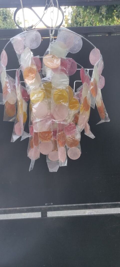 Suspension en nacre Bondy (93)