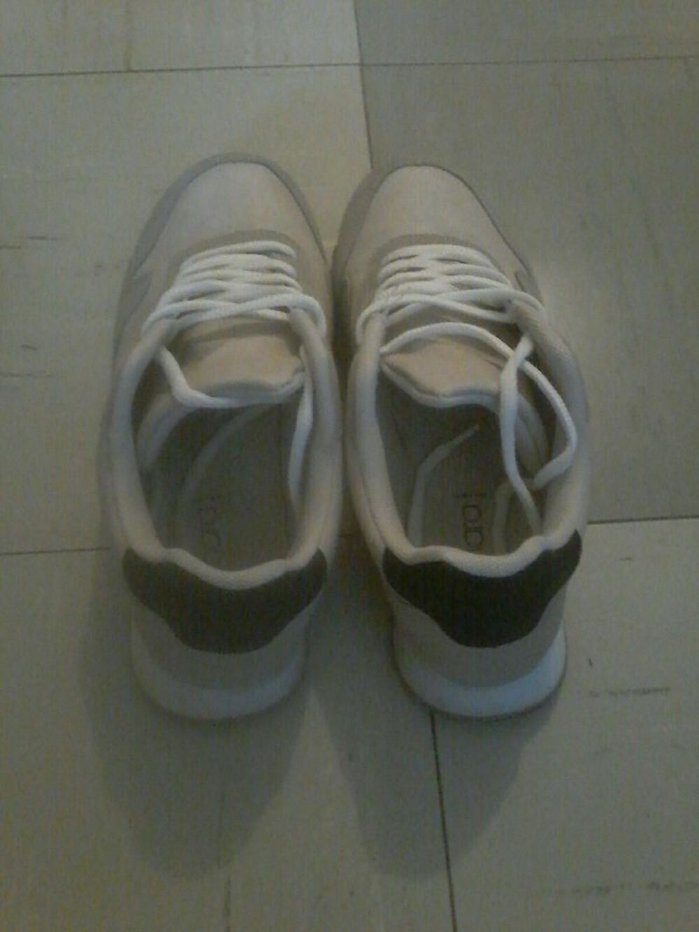 Basket de marche neuve dans emballages Chaussures