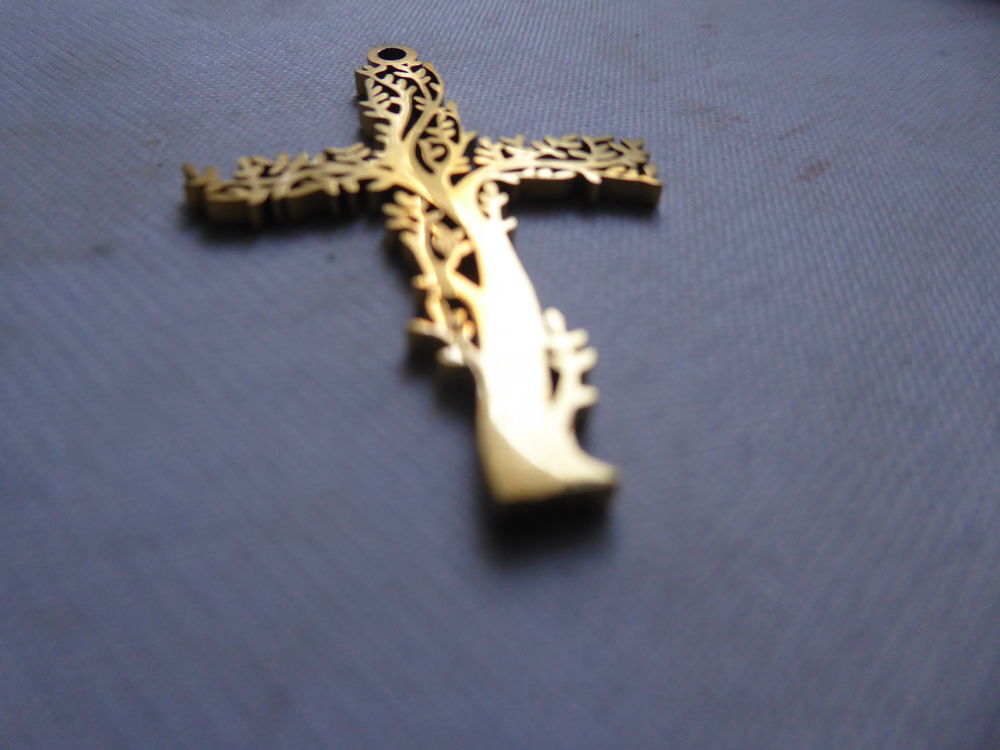 Lot de pendentifs en bon &eacute;tat Bijoux et montres