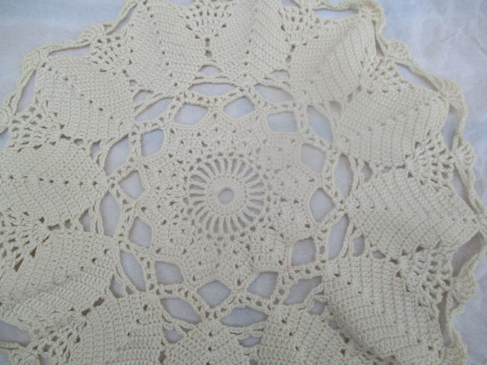Napperon au Crochet fait main : Rond de 22,5 cm Décoration