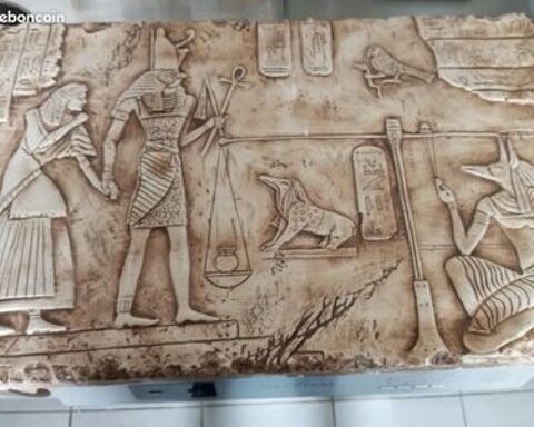 Trs belle Fresque Egyptienne et en relief 30 Anse (69)