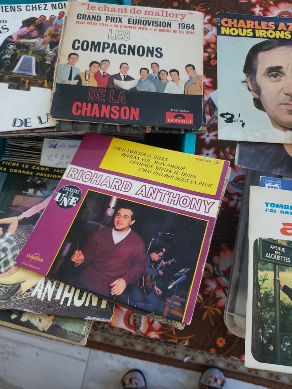  640 disques 45 tours CD et vinyles