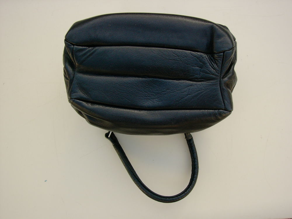 Sac &agrave; main en cuir noir, vintage Maroquinerie