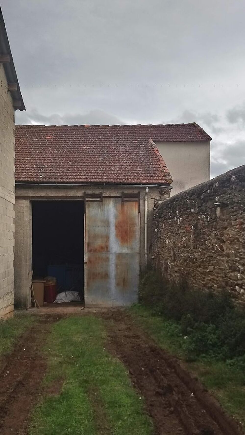 Location Remise/Grange ? Remise / Atelier / Espace de stockage ? 212 m² Villefranche-d'albigeois
