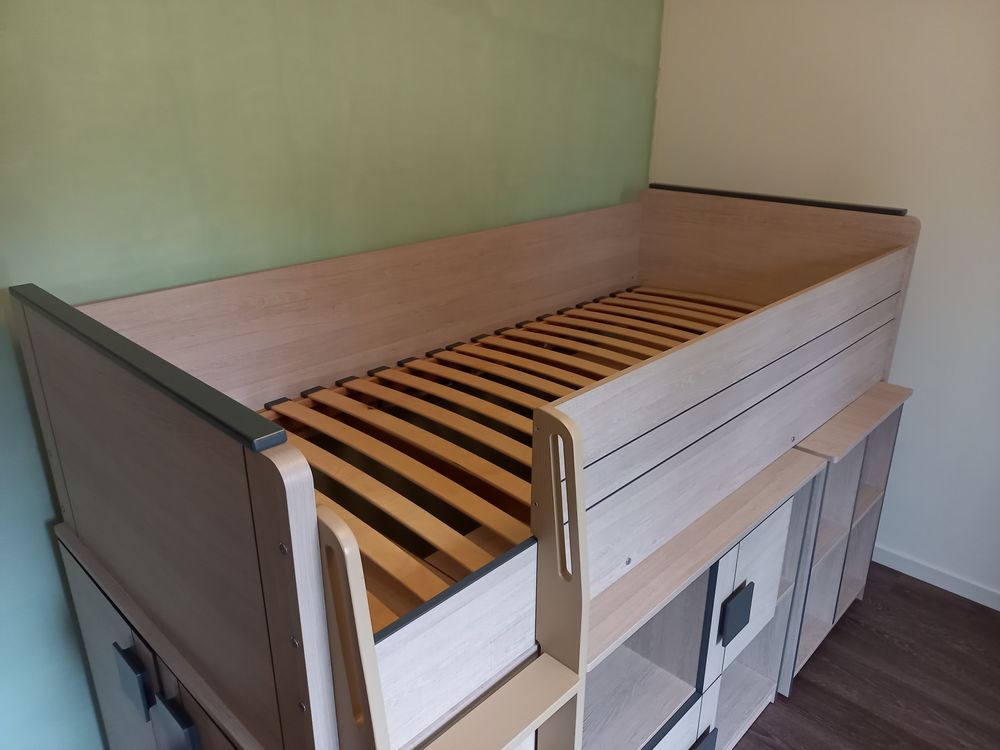 Lit combin&eacute; enfant avec bureau Meubles