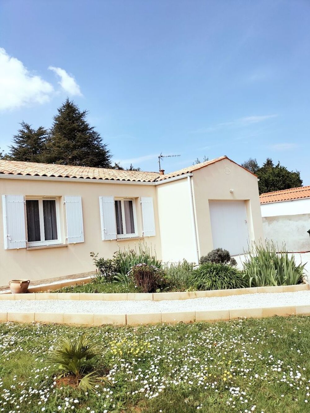 Vente Maison Maison de plain-pied 
Prix net vendeur : 200 O00€ Corme-royal