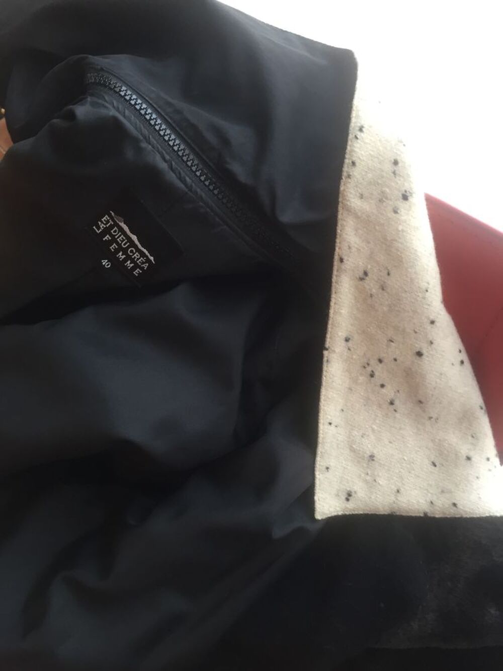 Manteau occasion noir marque "&nbsp;et dieu cr&eacute;a la femme&nbsp;"
Vêtements