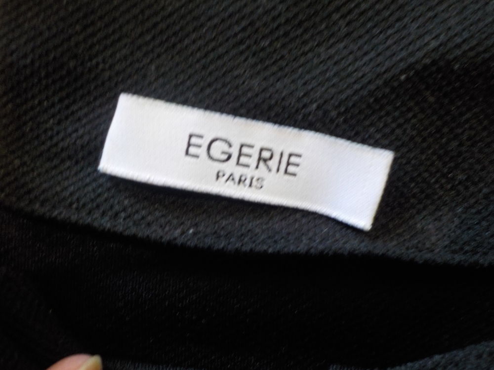 ROBE NOIRE EGERIE TAILLE M Vêtements