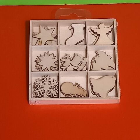 Boite de 45 sujets en bois sur le th�me de Noel 5 Saumur (49)