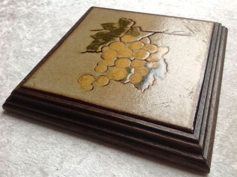 DESSOUS DE PLAT ANCIEN BOIS ET C�RAMIQUE RAISIN Envoi possib 19 Tr�gunc (29)