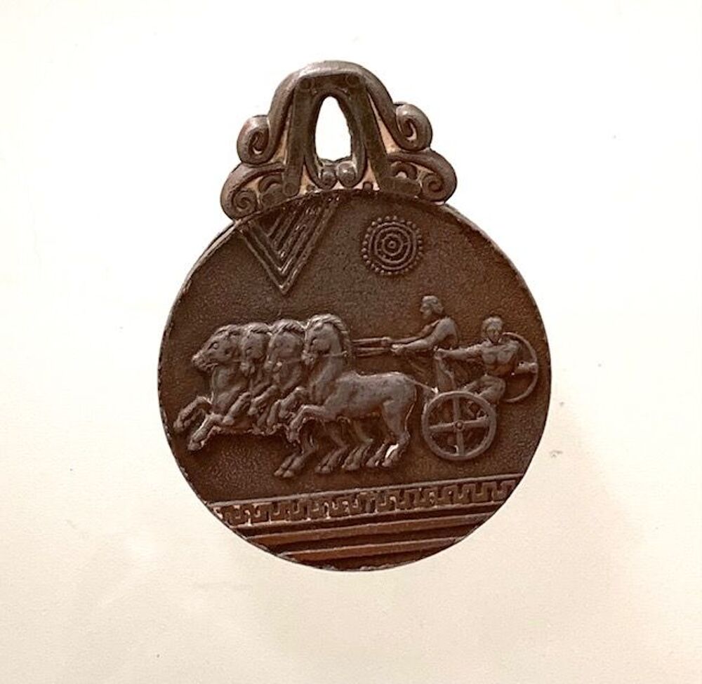ANCIENNE PINCE &agrave; LETTRES GR&Egrave;CE CHAR CHEVAUX vintage 