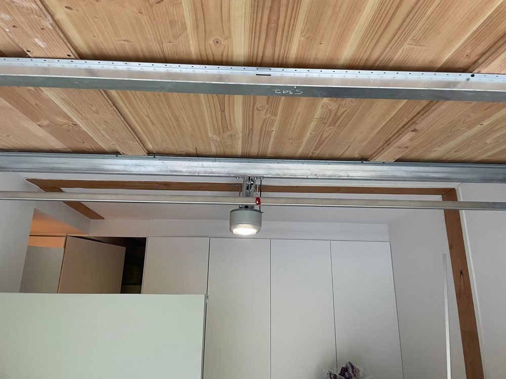 Porte de garage en bois motoris&eacute;e SOMFY Bricolage