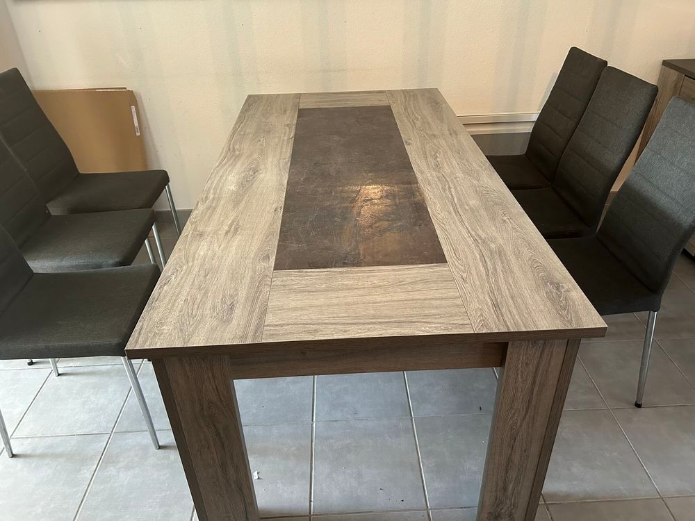 Table chez but ( RIUCKO) + 6 Chaises Gris Meubles