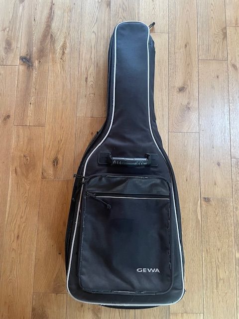 Guitare classique Yamaha CGS-103 taille 3/4 avec housse
100 Viuz-en-Sallaz (74)