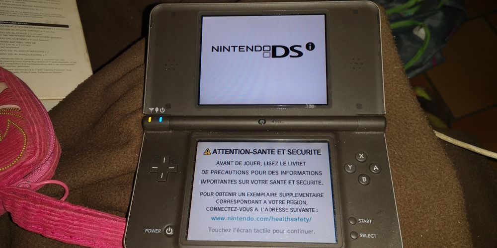 Ds xl noir neuve juste sortie pour les photos Consoles et jeux vidéos
