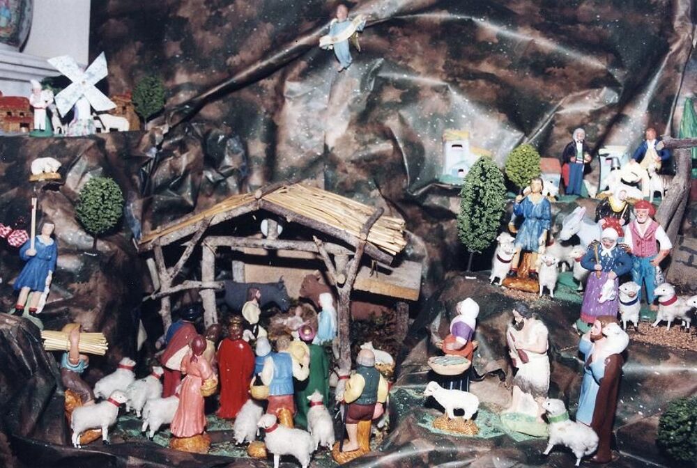 Exceptionnelle cr&egrave;che ann&eacute;e 50 - 99 pcs dont 33 santons 