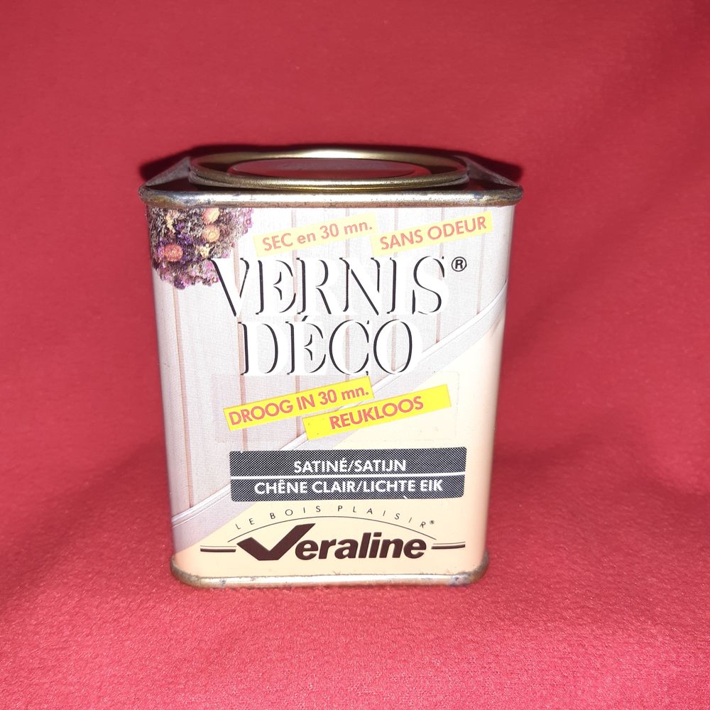 Vernis bois, diff&eacute;rentes teintes et volumes de 10 &agrave; 25 € Bricolage