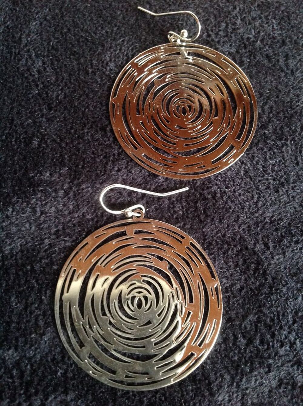 BOUCLES OREILLES ARGENT&Eacute;E CERCLES CROIS&Eacute;S Envoi Possible
Bijoux et montres