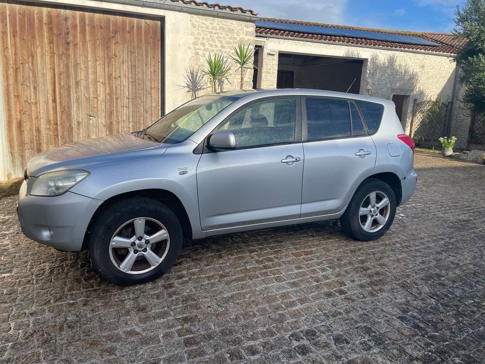 RAV 4 RAV4 D-4D136 VXE 2006 occasion 17140 Lagord