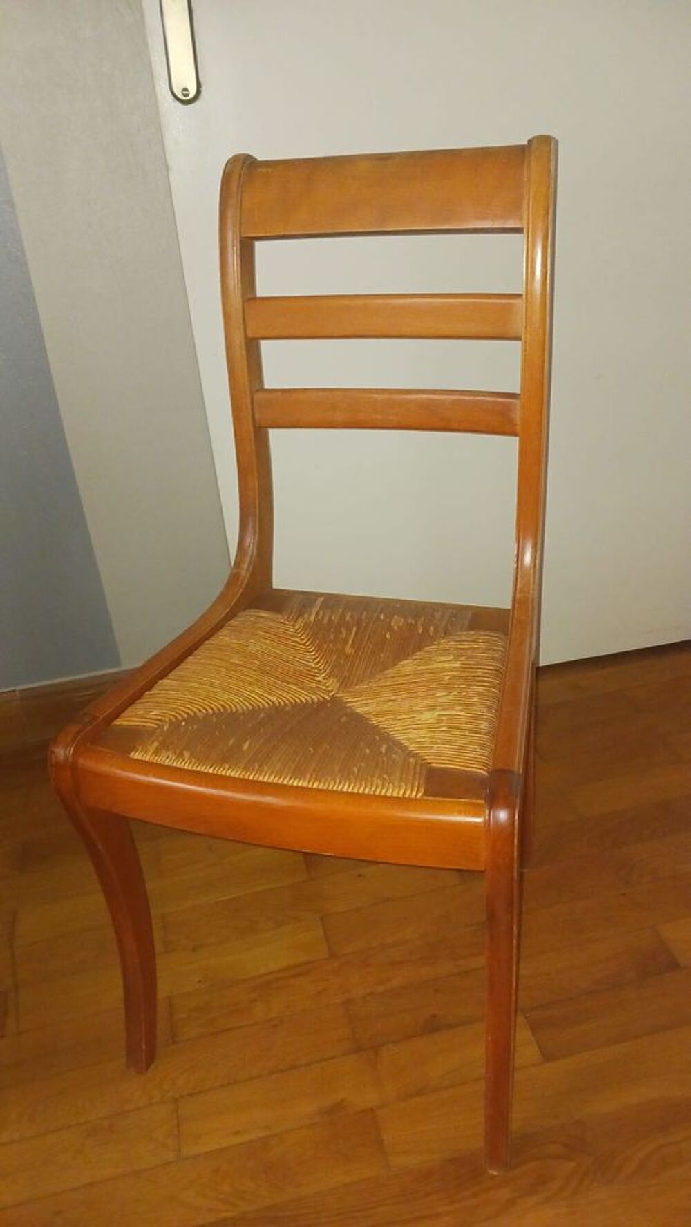 Lot de 3 chaises diff&eacute;rents styles Meubles