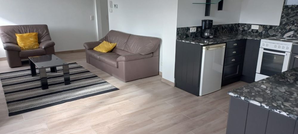 Location Appartement Appartement meublé neuf dernier étage petit batiment. 70M2. Warneton