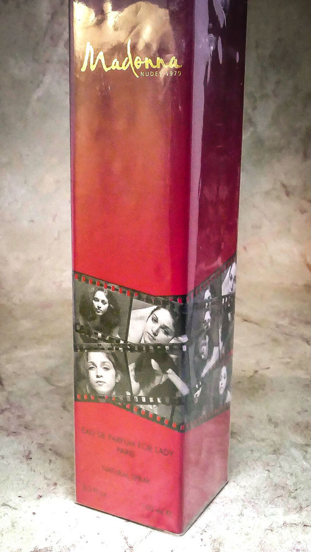 Eau de parfum 100ml "MADONA Nudes 1979".
