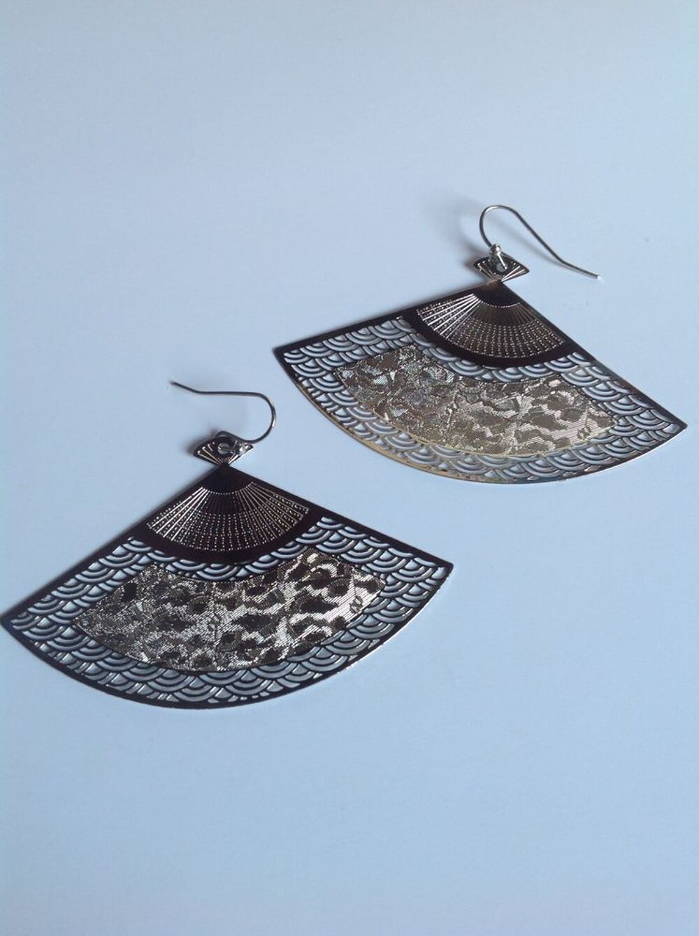 BOUCLES D'OREILLES ARGENT&Eacute;ES &Eacute;VENTAIL Envoi possible Bijoux et montres