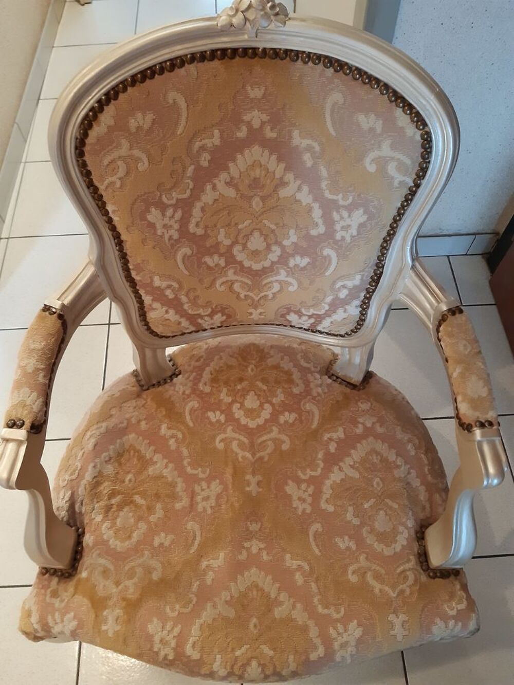 Fauteuil capitonn&eacute; style Louis XV Meubles