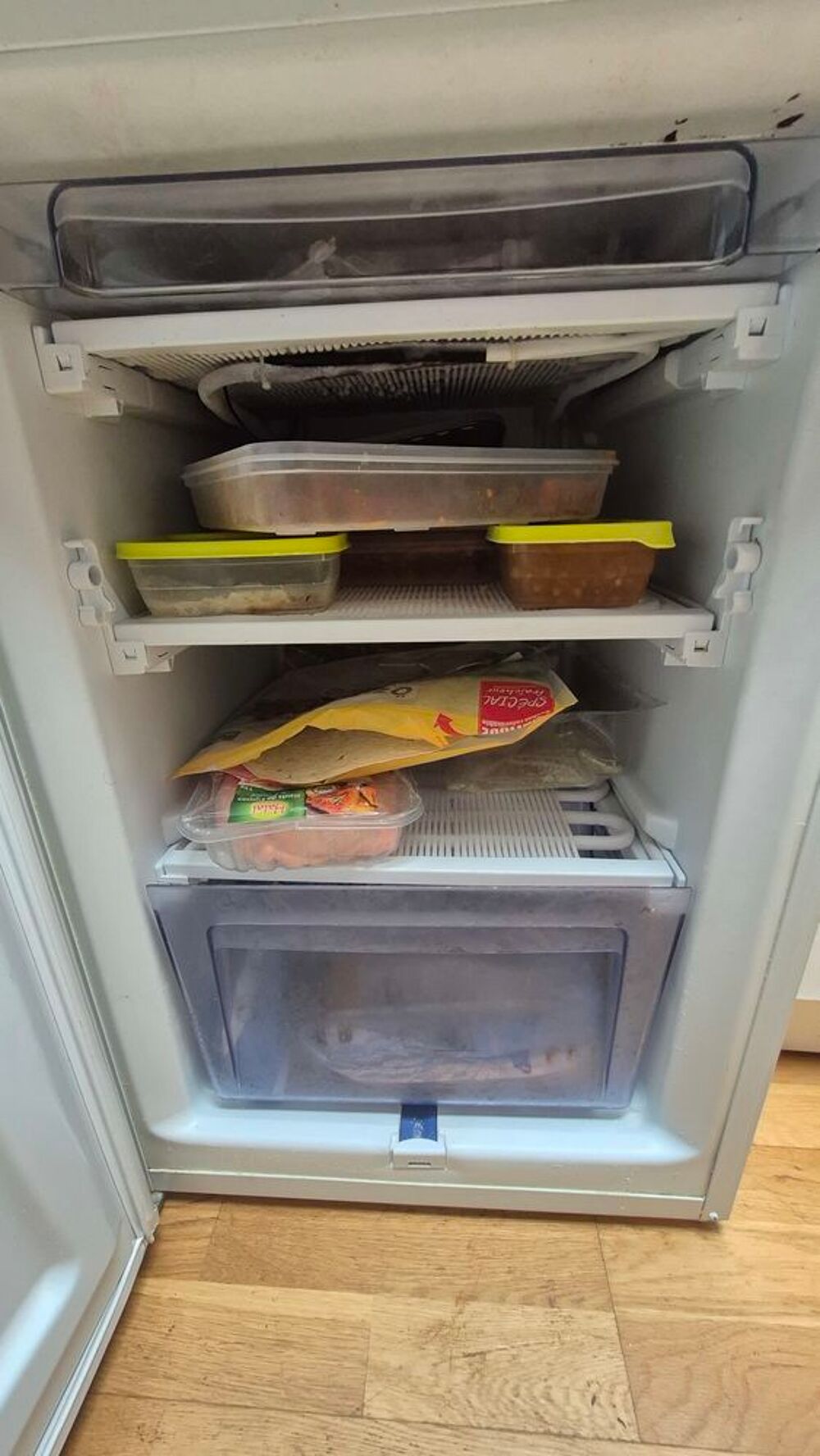 R&eacute;frig&eacute;rateur cong&eacute;lateur Far 99 eur Electrom�nager