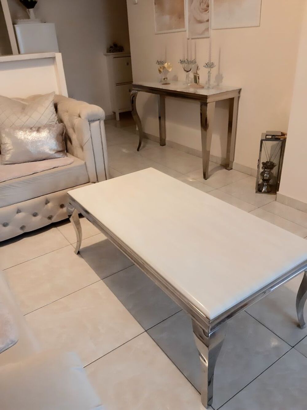 Table de salon, pieds argent&eacute;s, effet marbre Meubles