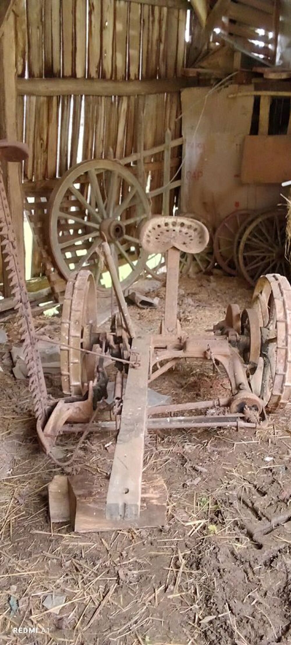 materiel ancien fonctionnel mais pouvant servir de deco. Jardin