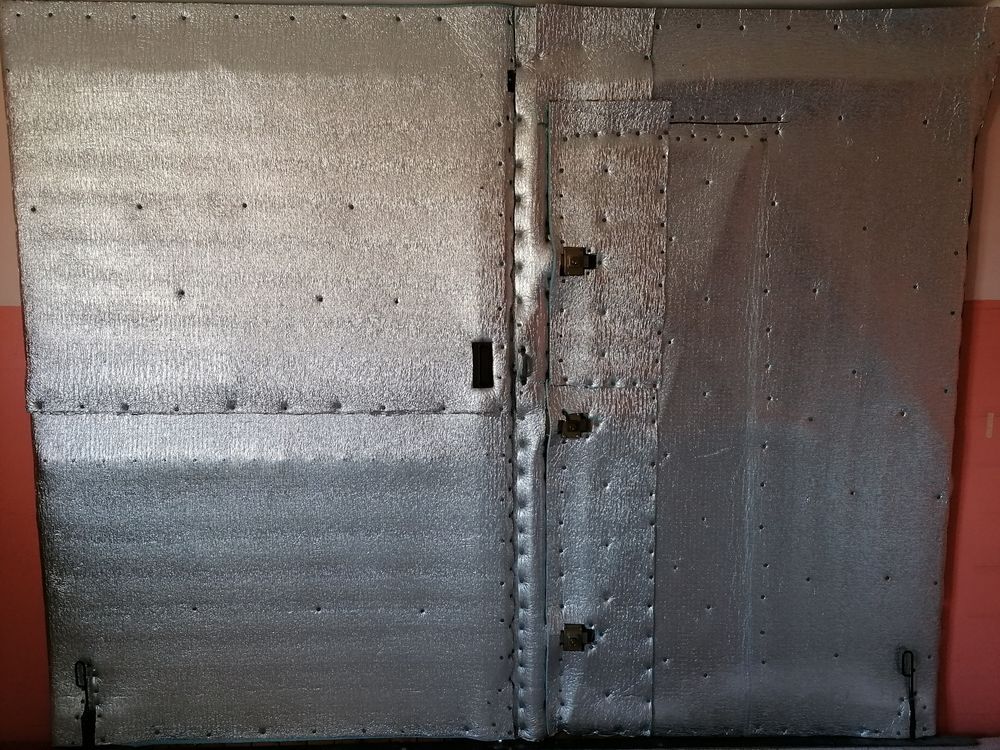 Portail de garage en bois coulissant avec isolation Bricolage