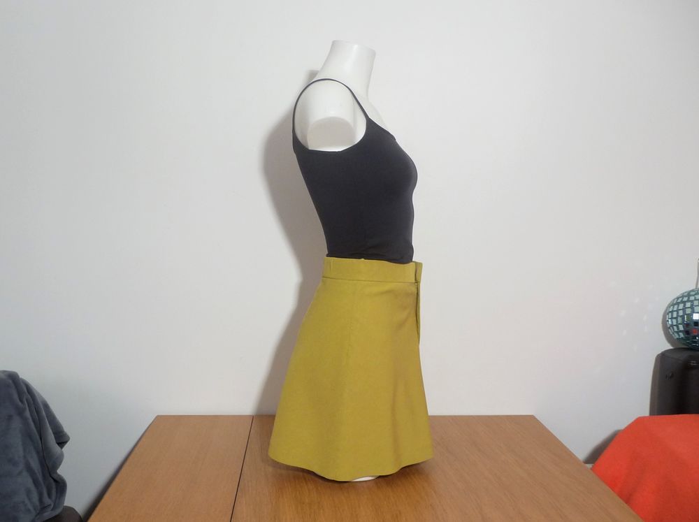 Jupe Courte Evas&eacute;e Vert Clair- Taille L- Zara Vêtements