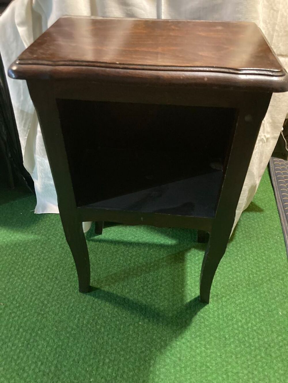 2 tables de chevet d&eacute;cor acajou Meubles