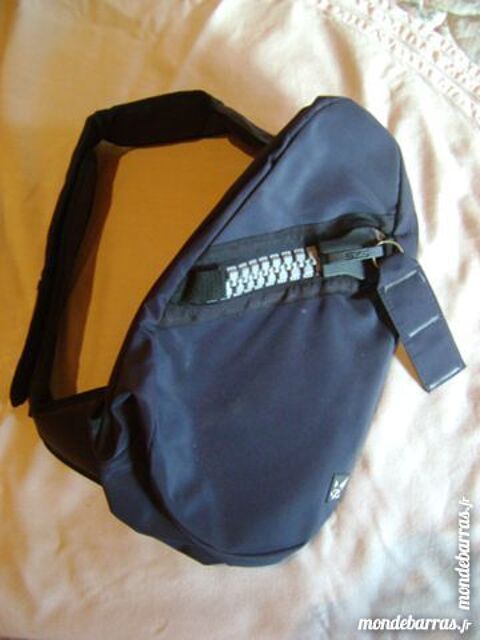 Sac à bandoulière à scratch. 4 Cluses (74)