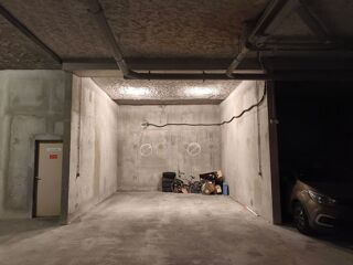 Parking / Garage à louer 13 m²