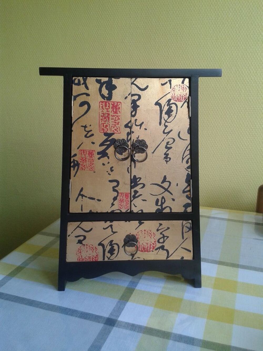 Armoire miniature laqu&eacute;e chinoise Décoration