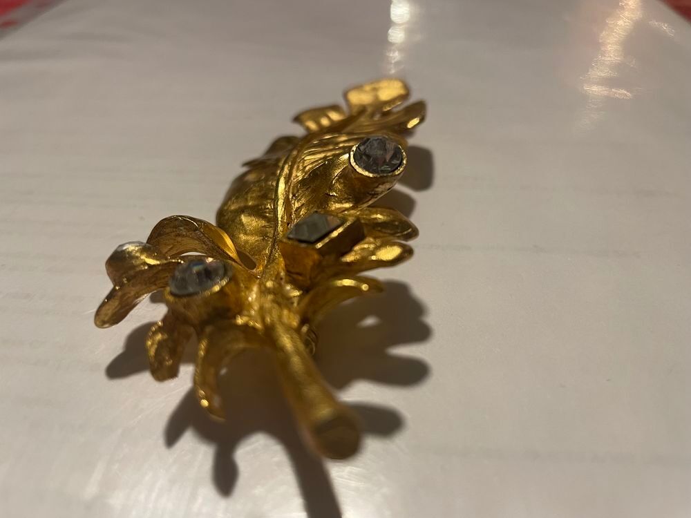 Broche feuille dor&eacute;e strass crystal LANVIN Bijoux et montres