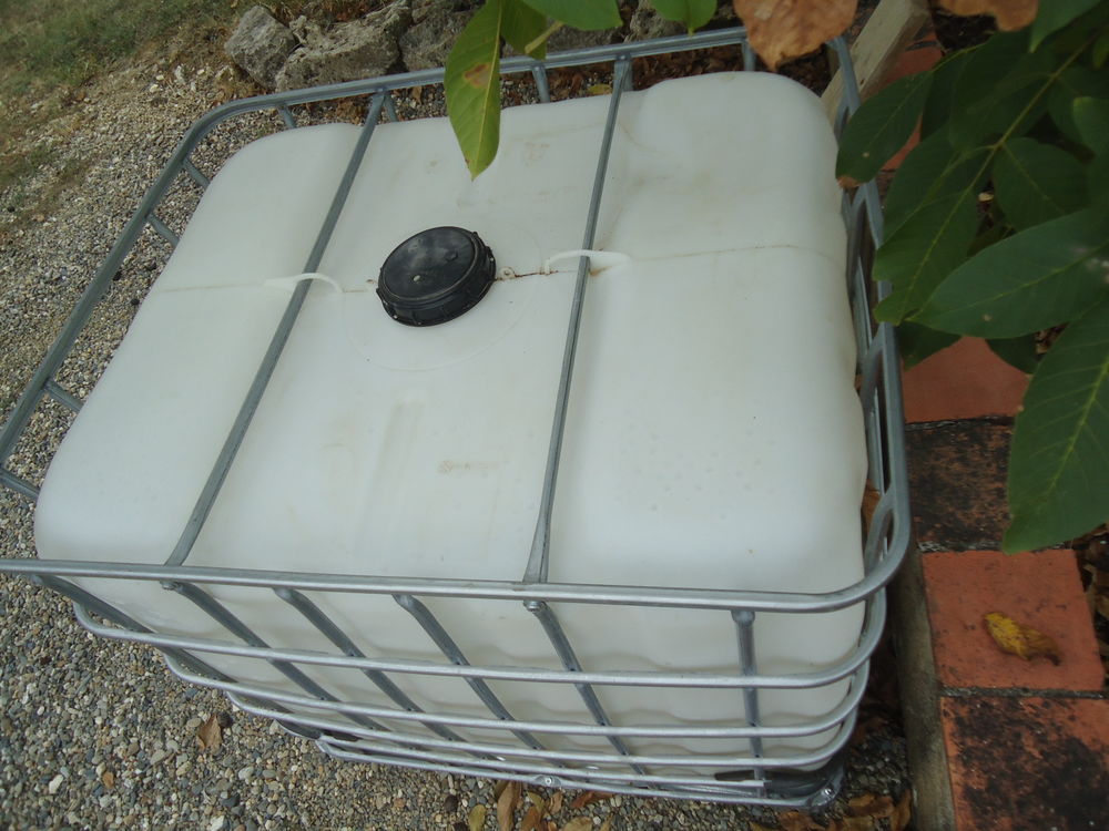 Cuve de 1000litres avec sa b&acirc;che de protection achat 03/26 Jardin