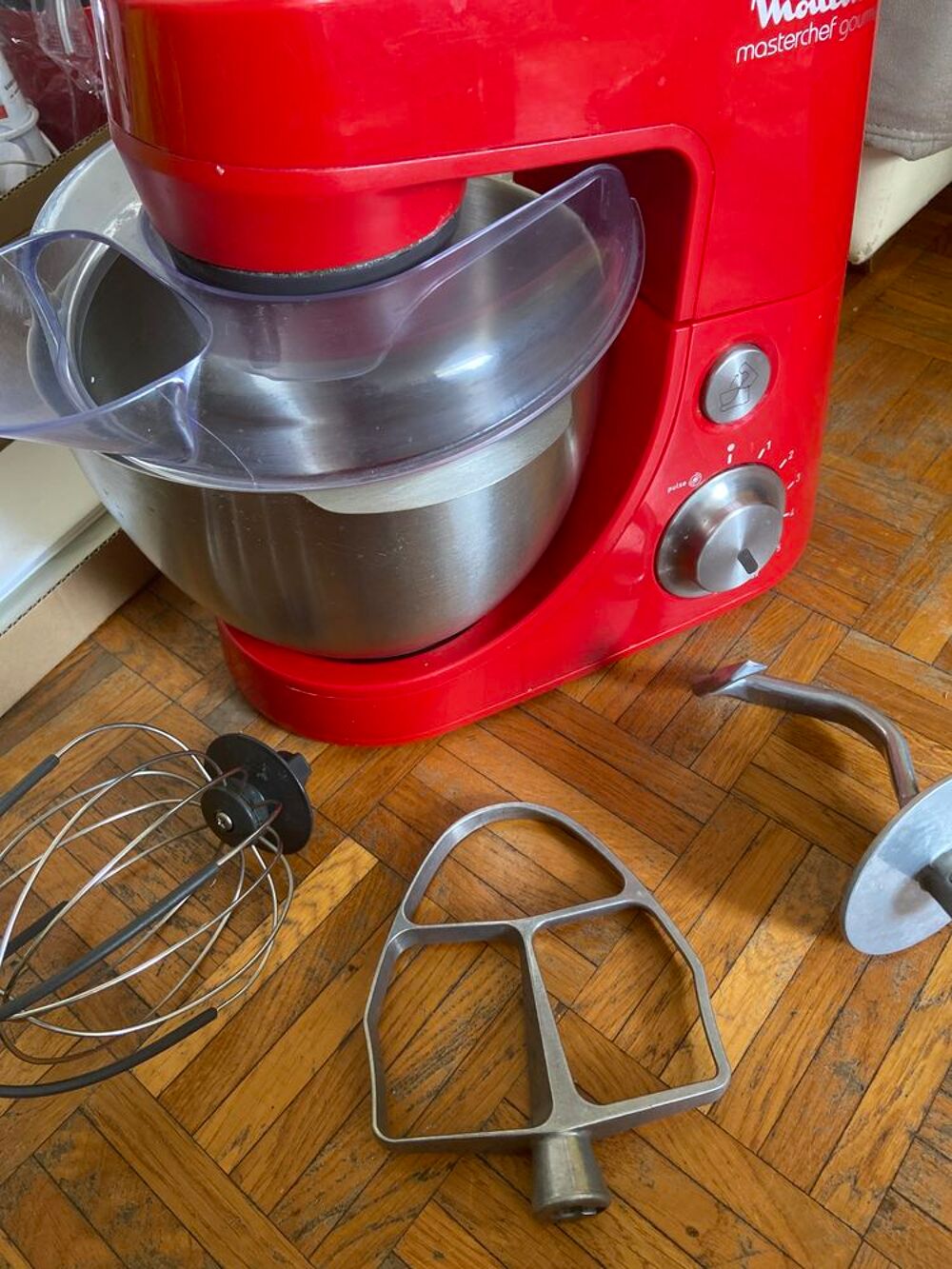 robot p&acirc;tissier rouge moulinex avec 3 embout et couvercle et un mixeur Electroménager