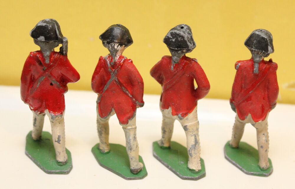 Figurines anciennes en plomb, habits rouges Jeux / jouets
