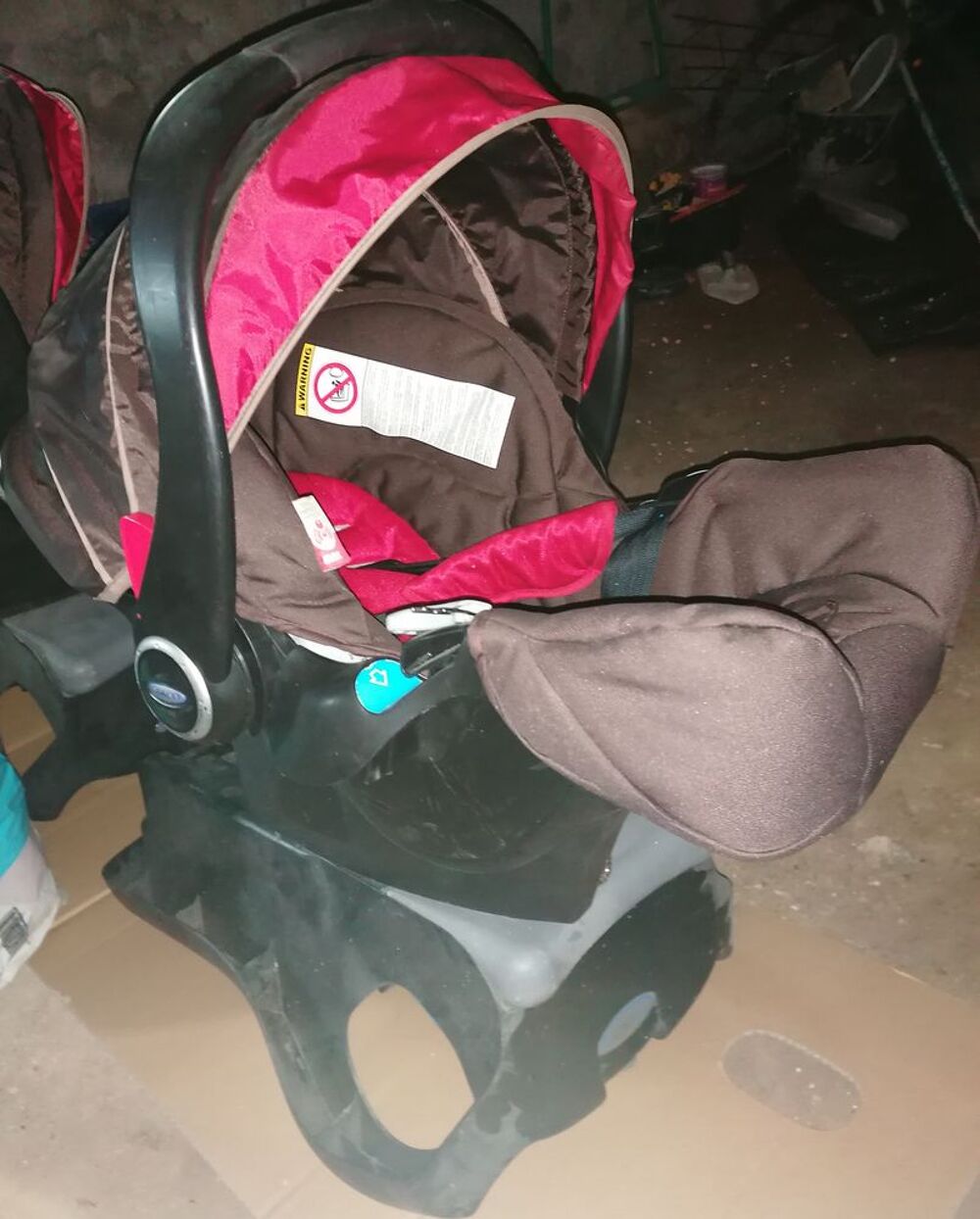 Poussette double Graco avec un cosi et un support voiture Puriculture