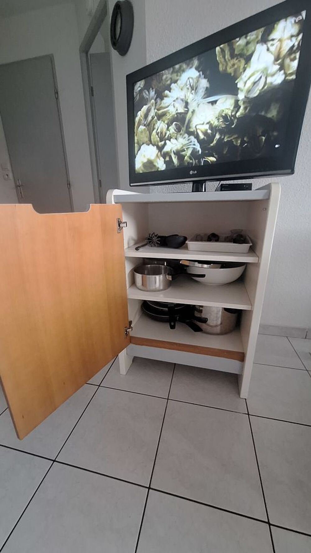 Table avec 2 bancs + meuble TV Meubles