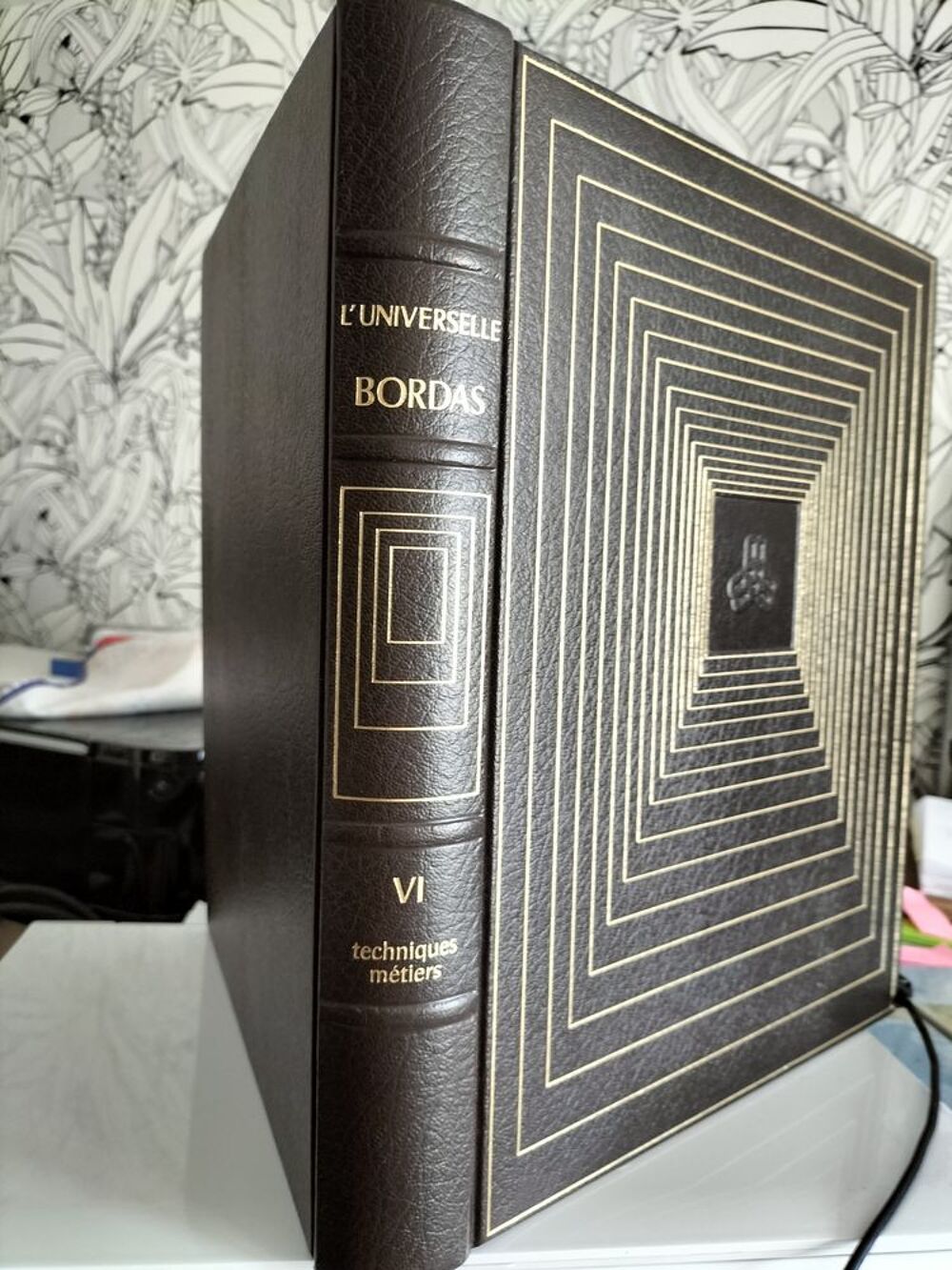 lot de 10 volumes encyclopedie universelles Bordas +3 logos
