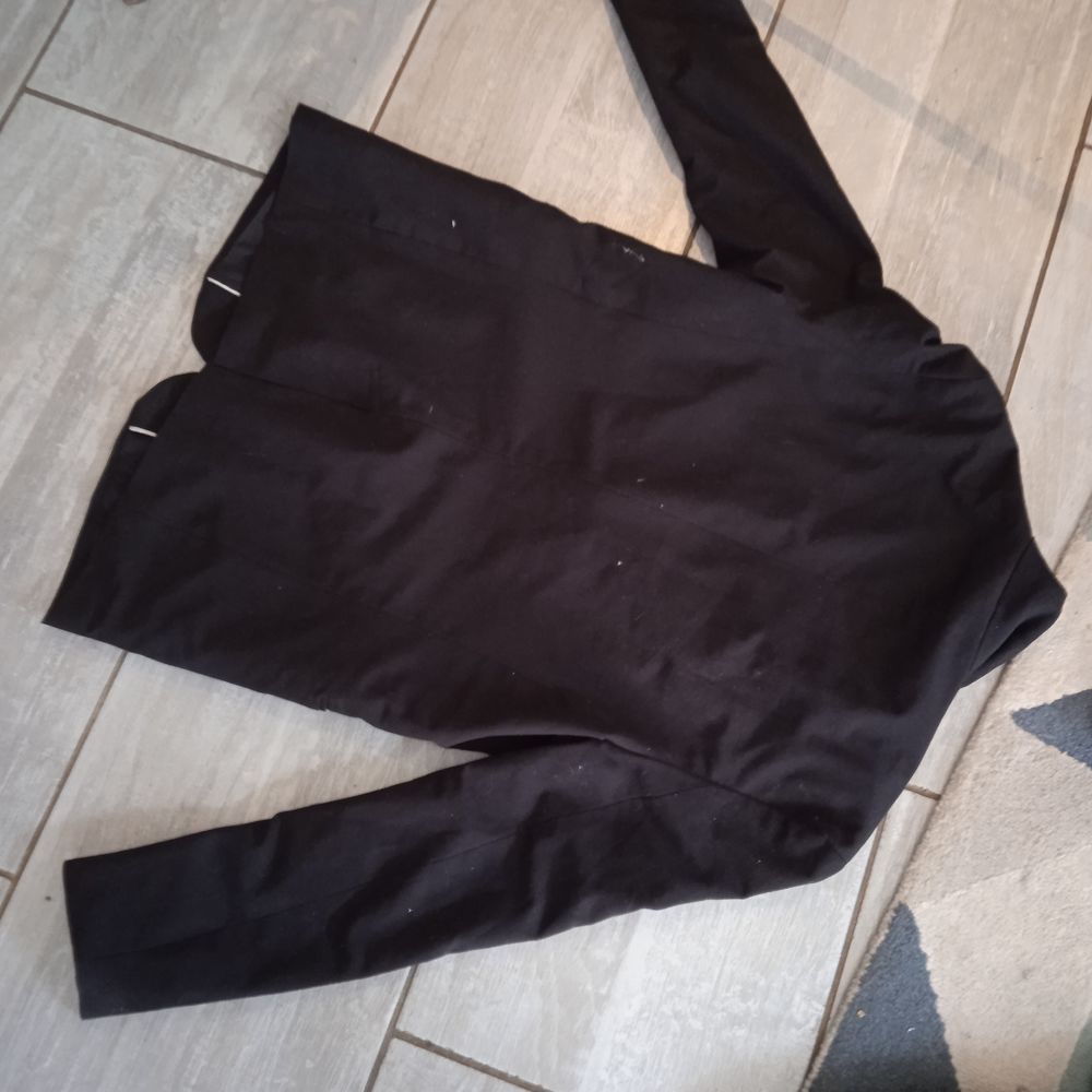 Veste tailleur taille S marque Bershka 100% polyester, coule Vêtements