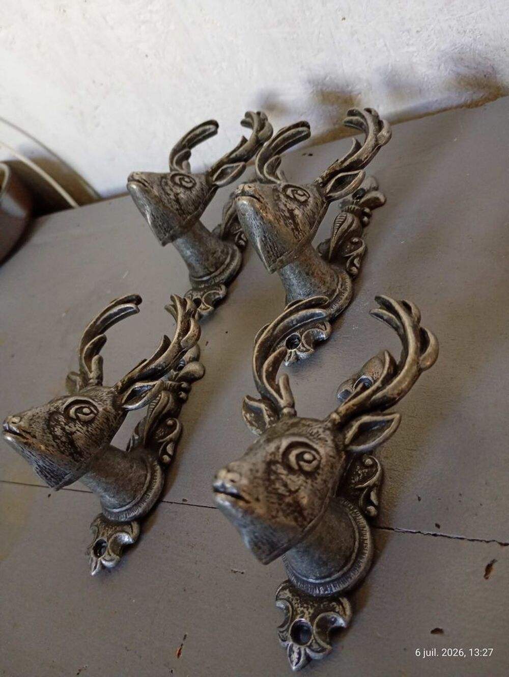 4 tr&egrave;s beaux crochets t&ecirc;te de cerf 