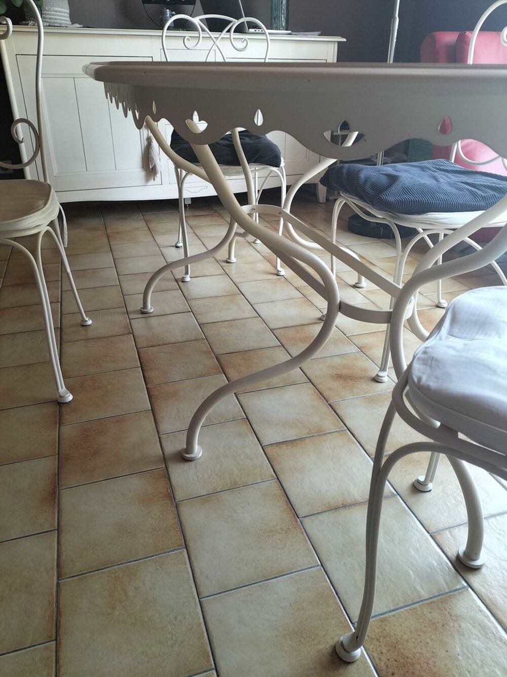 table et 4 chaises Meubles