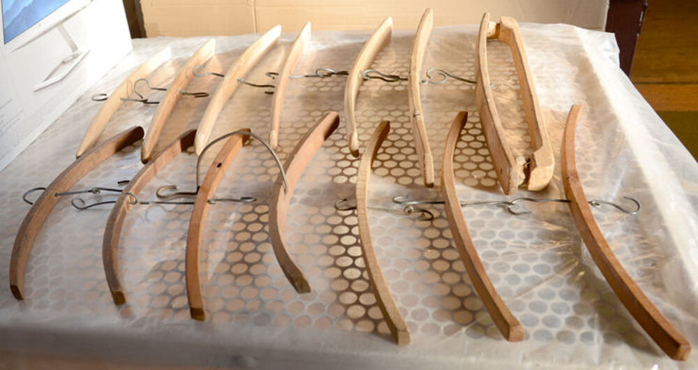 14 rares anciens porte-manteaux artisanaux larges, en bois Meubles