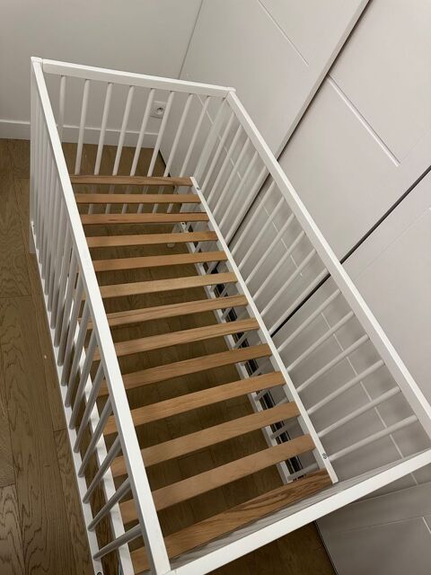 Lit bb avec matelas et table  langer 180 Trappes (78)