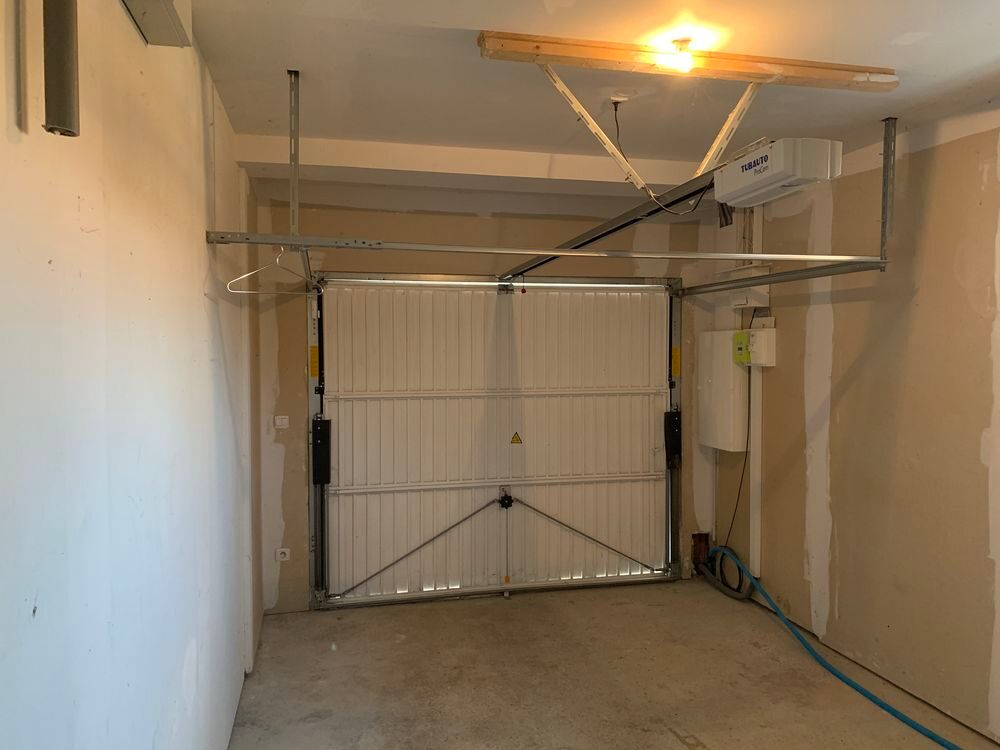 Porte de garage motoris&eacute;e Bricolage